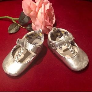 Soft bottoms baby shoes